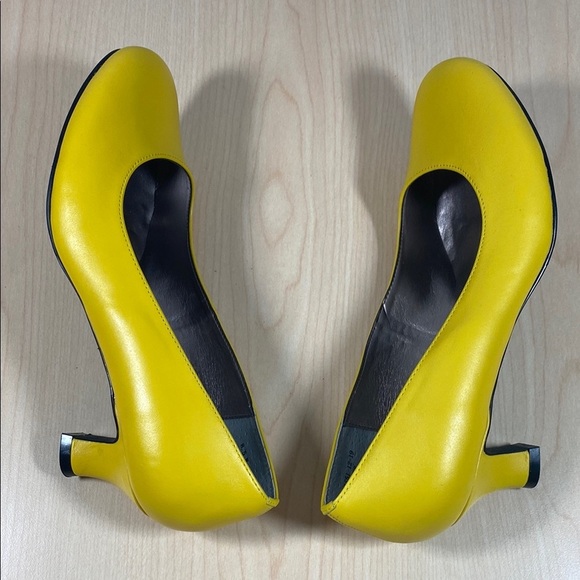 Yellow Kitten Heel Pumps with Classic Design - Picture 6 of 7